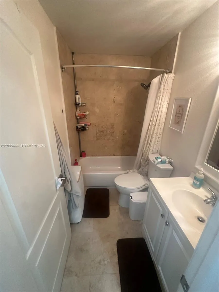 17223 NW 74th Ct Hialeah, FL 33015