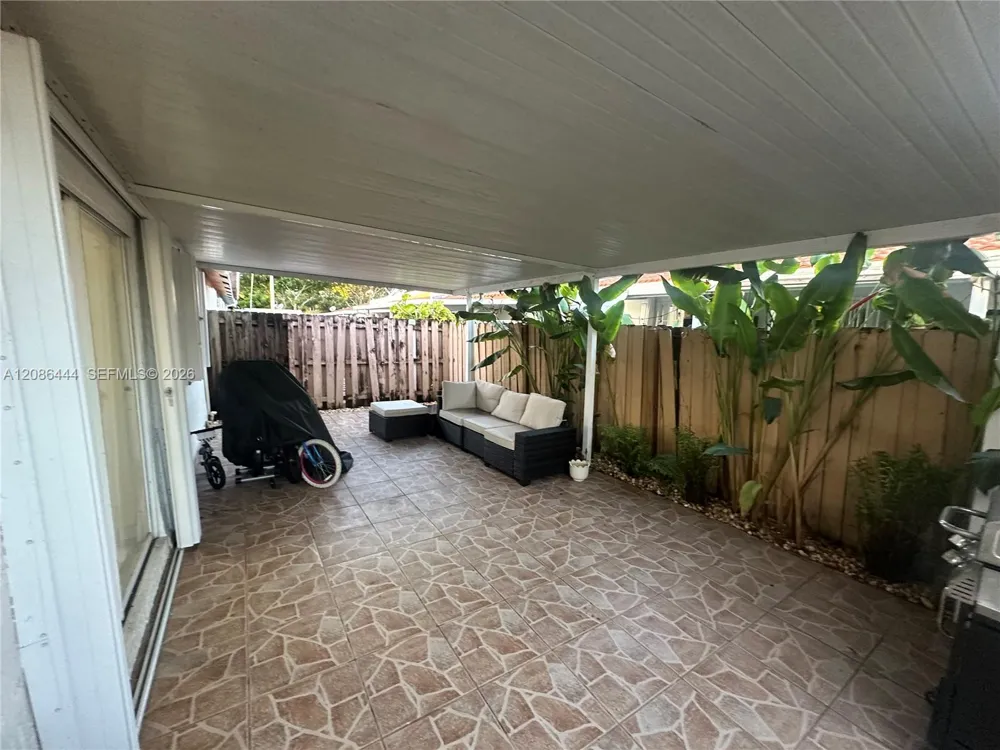 17223 NW 74th Ct Hialeah, FL 33015