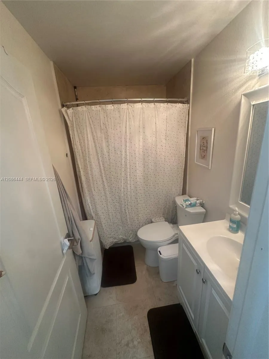 17223 NW 74th Ct Hialeah, FL 33015