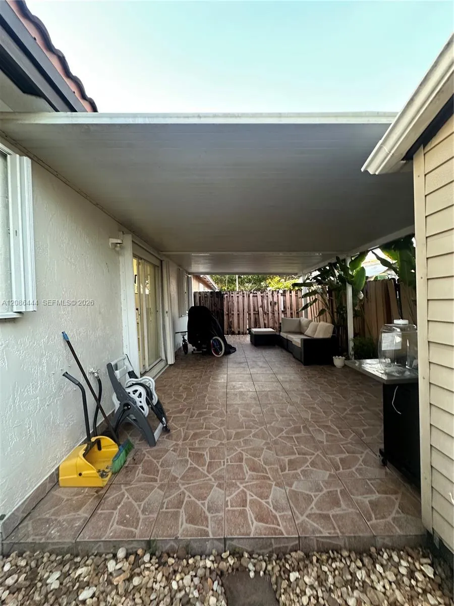 17223 NW 74th Ct Hialeah, FL 33015