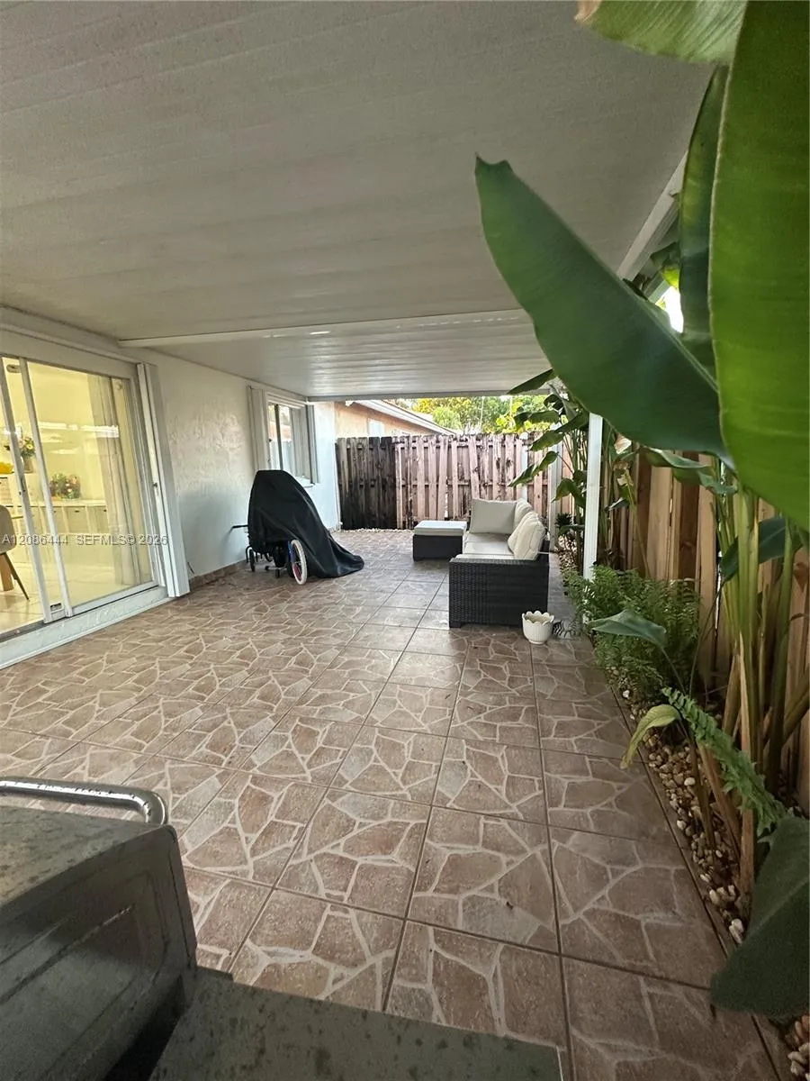 17223 NW 74th Ct Hialeah, FL 33015
