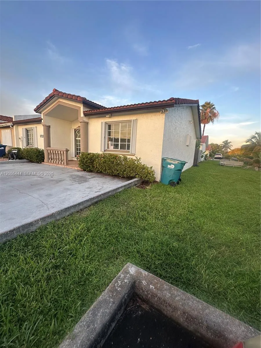 17223 NW 74th Ct Hialeah, FL 33015