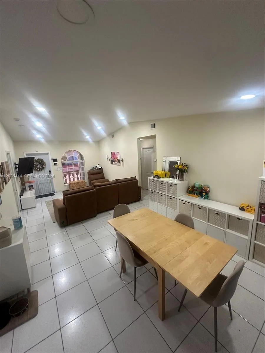 17223 NW 74th Ct Hialeah, FL 33015