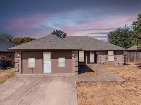 204 Troxell Boulevard