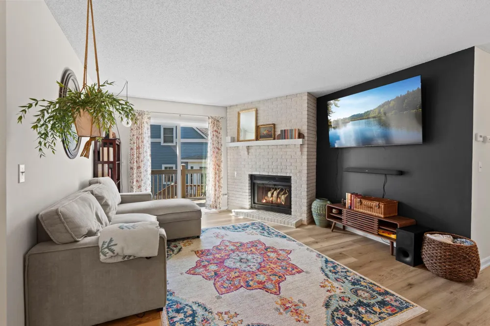 3861 Gold Point #B Eagan, MN 55122