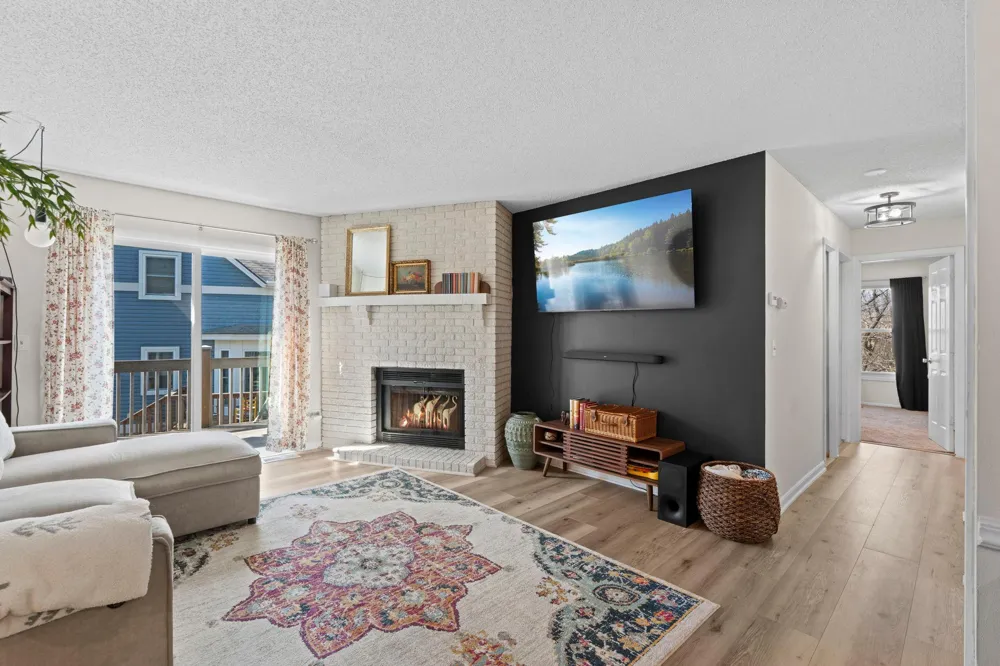 3861 Gold Point #B Eagan, MN 55122