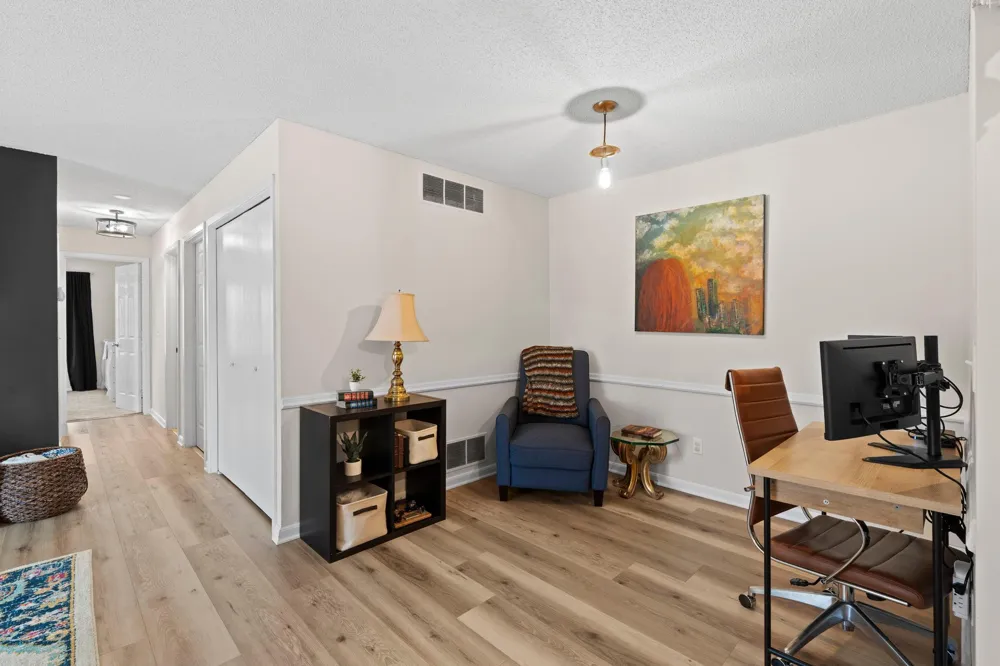 3861 Gold Point #B Eagan, MN 55122