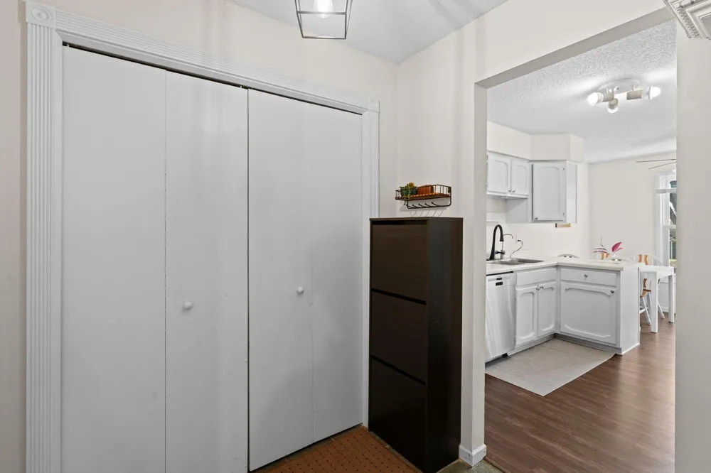 3861 Gold Point #B Eagan, MN 55122