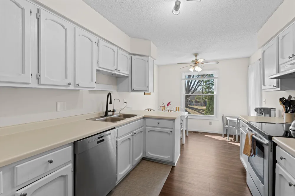 3861 Gold Point #B Eagan, MN 55122