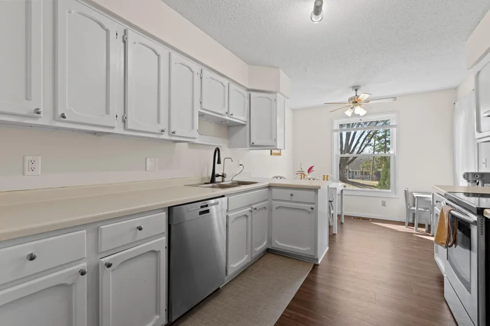 3861 Gold Point #B Eagan, MN 55122