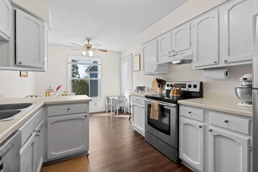 3861 Gold Point #B Eagan, MN 55122
