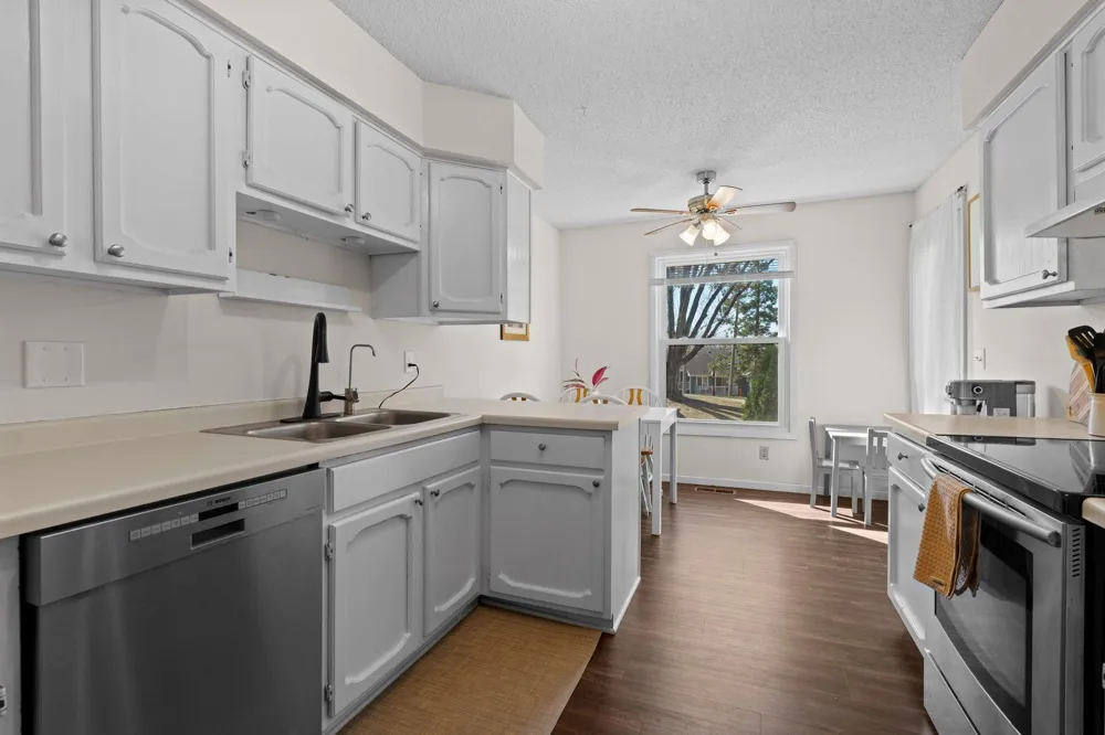 3861 Gold Point #B Eagan, MN 55122