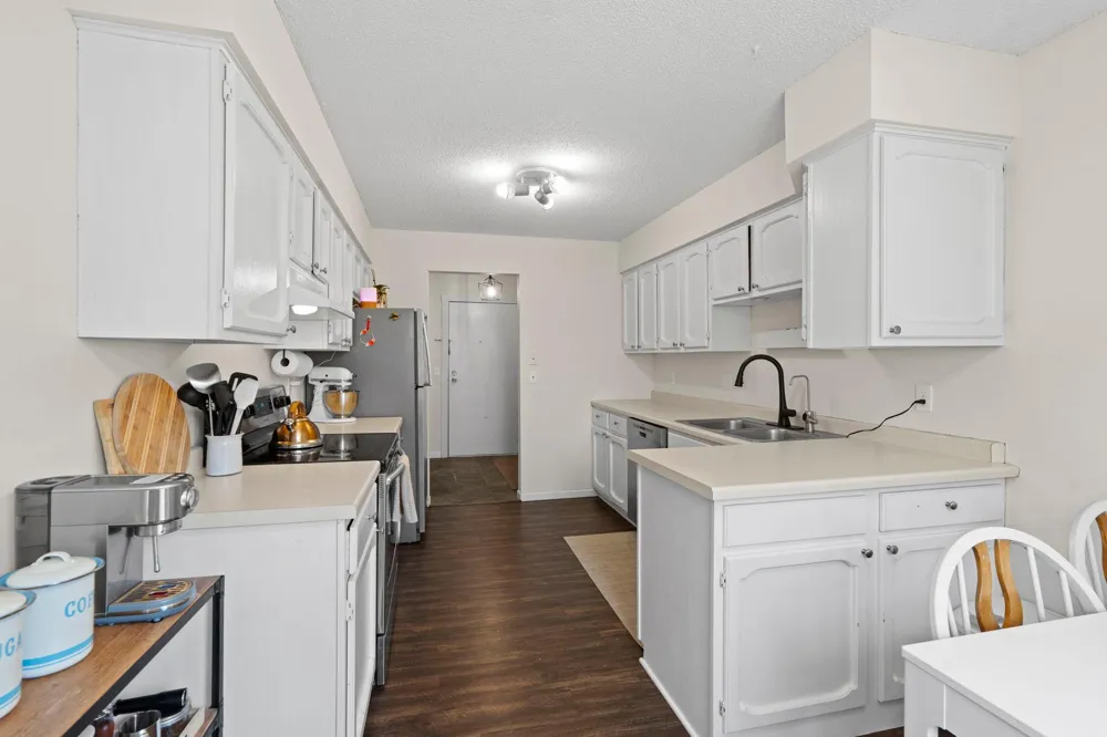 3861 Gold Point #B Eagan, MN 55122