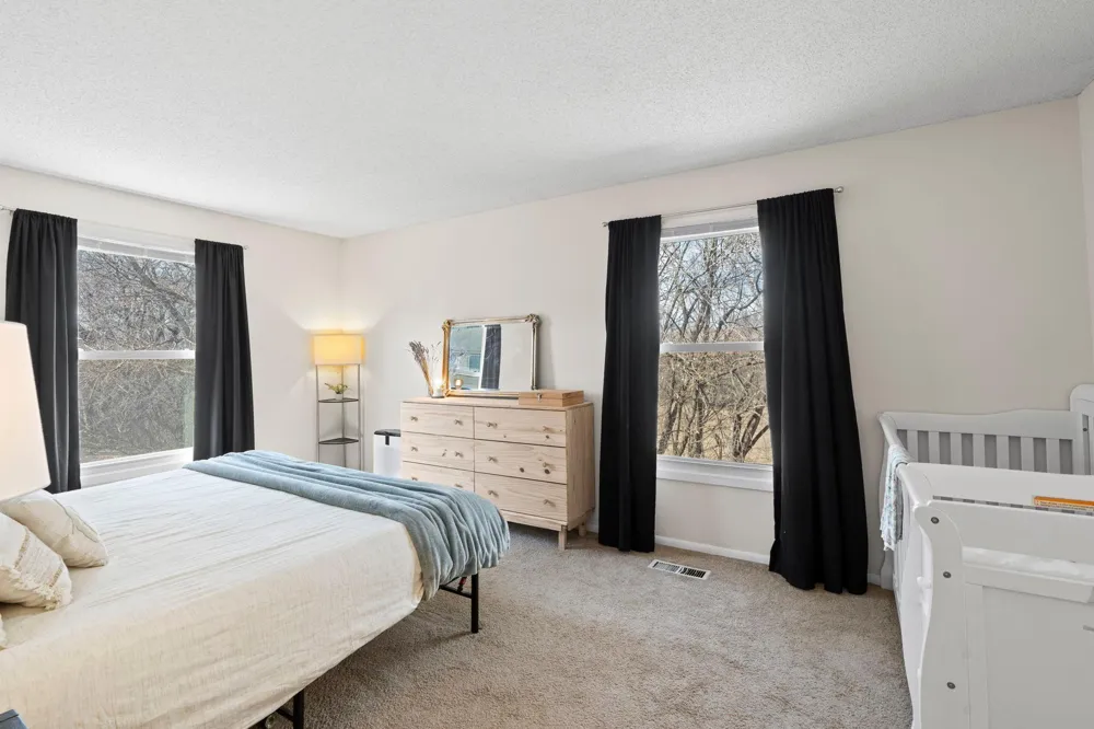3861 Gold Point #B Eagan, MN 55122