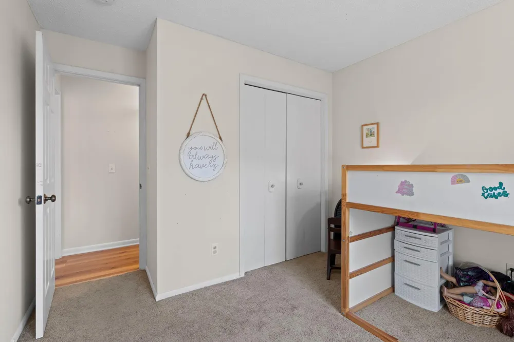 3861 Gold Point #B Eagan, MN 55122