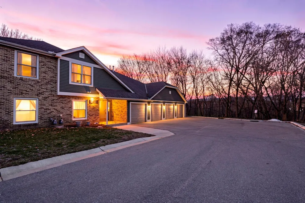 3861 Gold Point #B Eagan, MN 55122