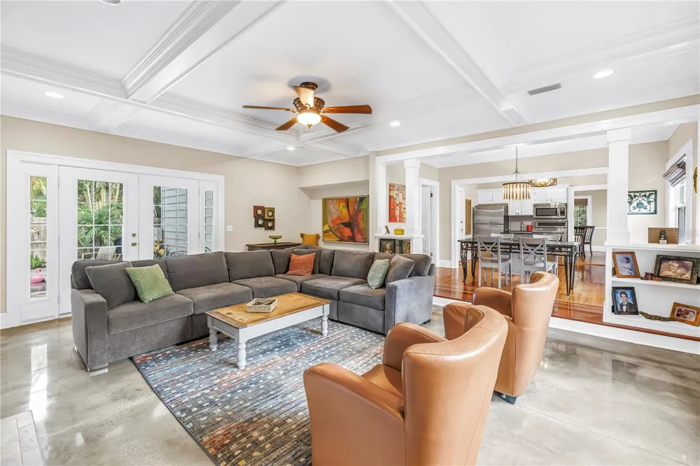 445 18TH AVENUE NE St Petersburg, FL 33704