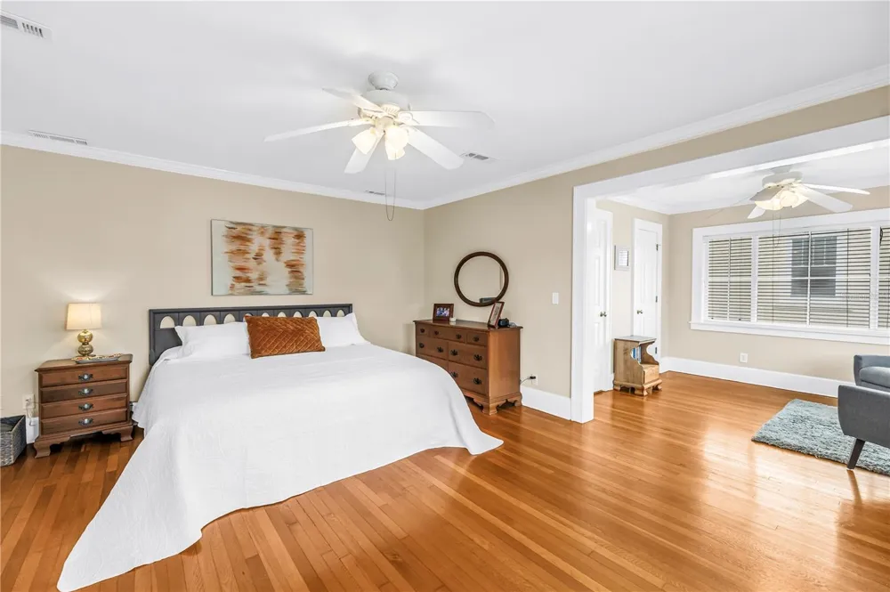 445 18TH AVENUE NE St Petersburg, FL 33704