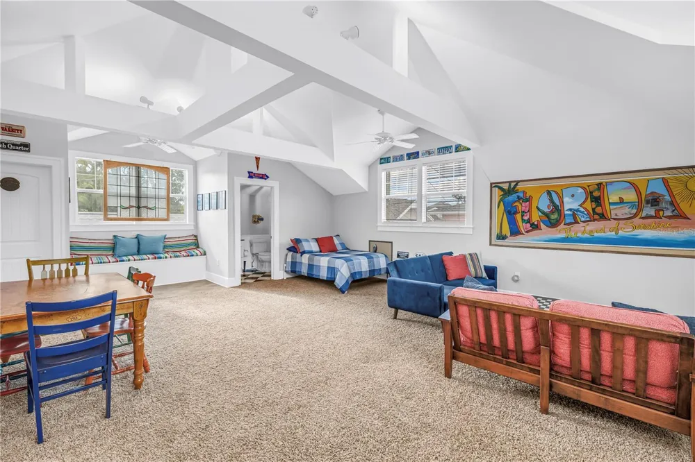 445 18TH AVENUE NE St Petersburg, FL 33704