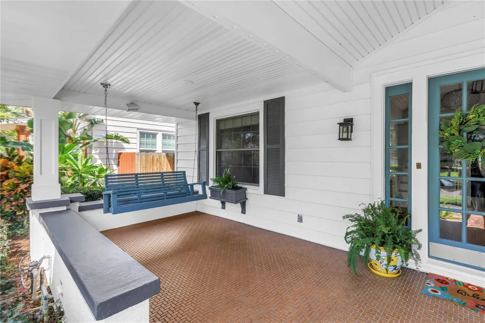 445 18TH AVENUE NE St Petersburg, FL 33704