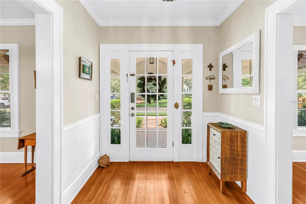 445 18TH AVENUE NE St Petersburg, FL 33704