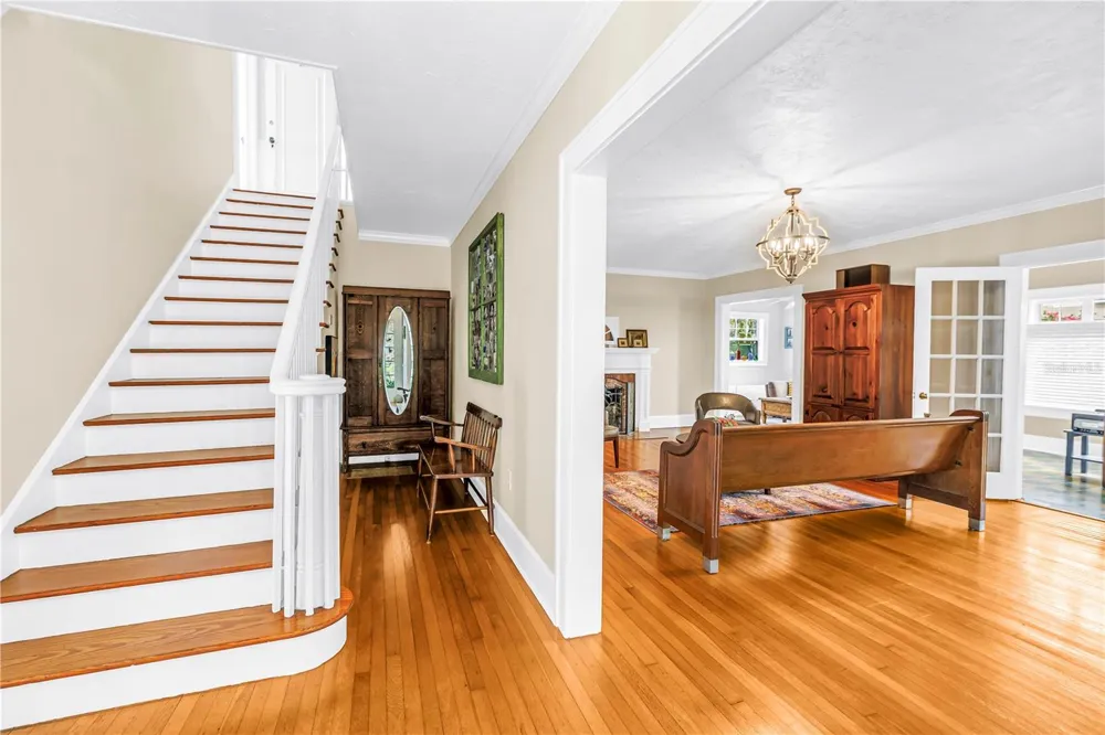 445 18TH AVENUE NE St Petersburg, FL 33704