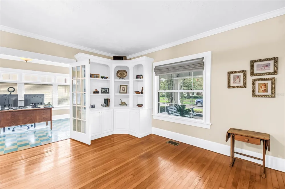 445 18TH AVENUE NE St Petersburg, FL 33704