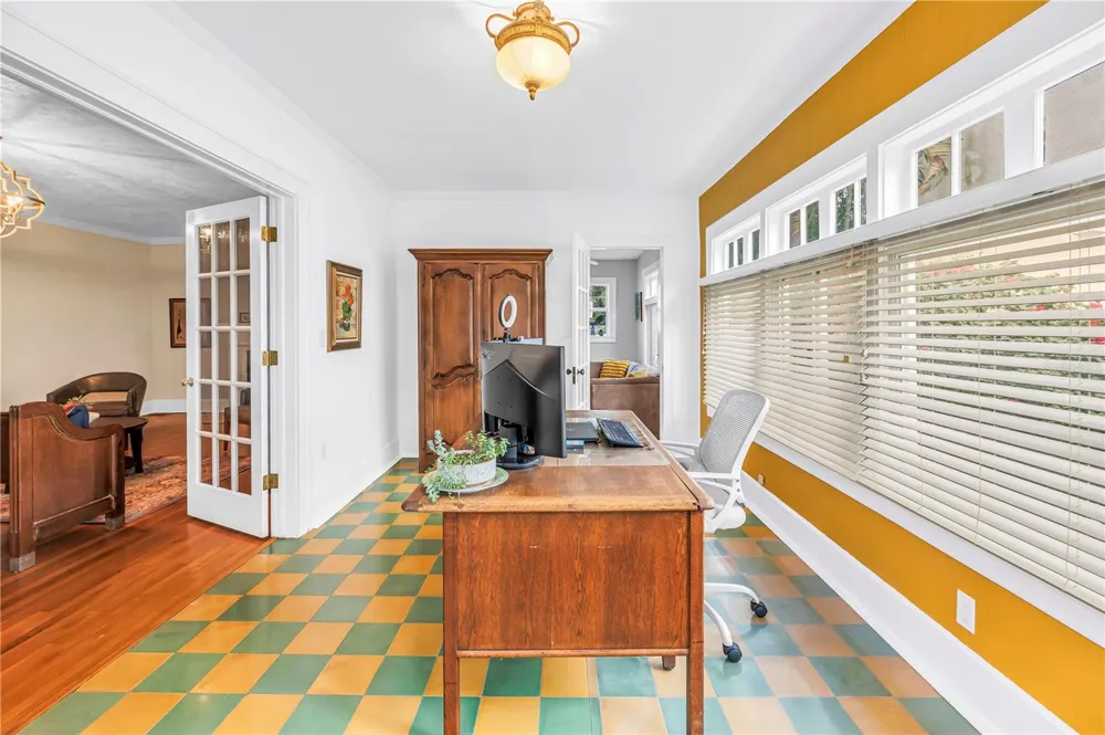 445 18TH AVENUE NE St Petersburg, FL 33704