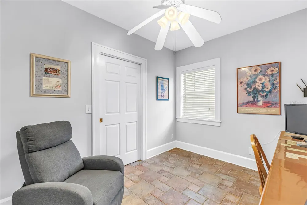 445 18TH AVENUE NE St Petersburg, FL 33704