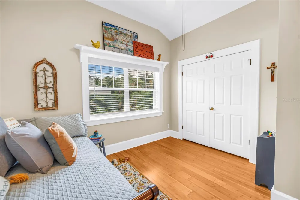 445 18TH AVENUE NE St Petersburg, FL 33704