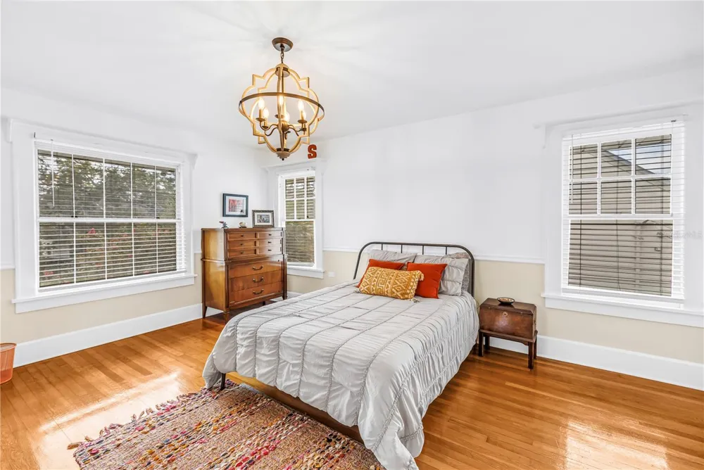 445 18TH AVENUE NE St Petersburg, FL 33704