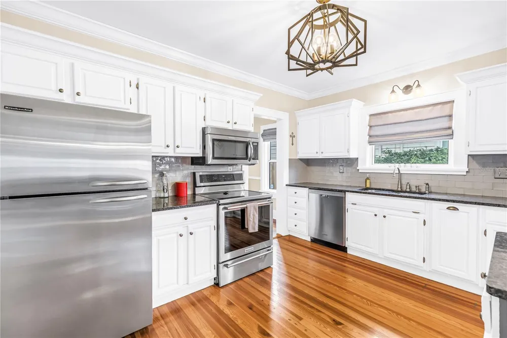445 18TH AVENUE NE St Petersburg, FL 33704