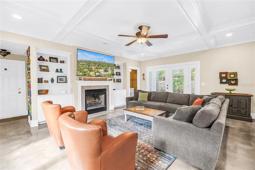 445 18TH AVENUE NE St Petersburg, FL 33704
