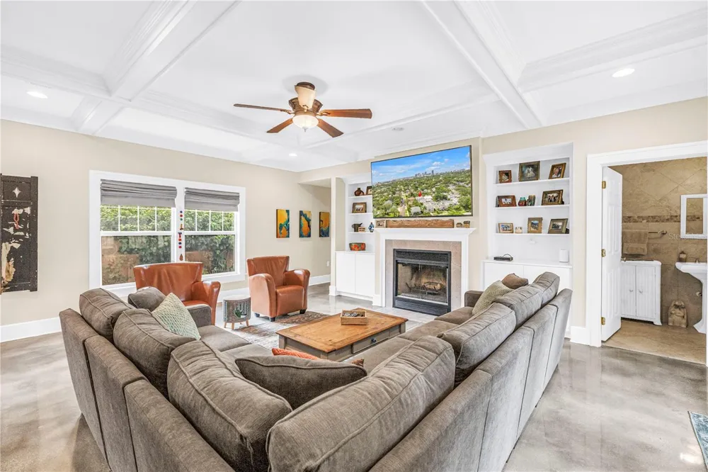 445 18TH AVENUE NE St Petersburg, FL 33704
