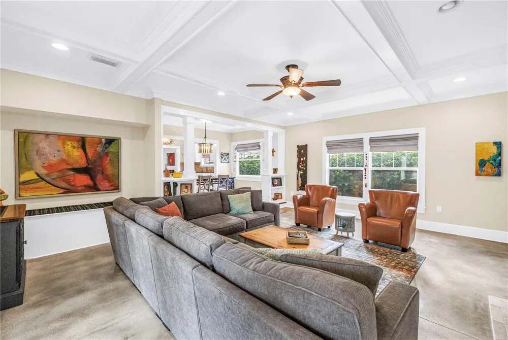 445 18TH AVENUE NE St Petersburg, FL 33704