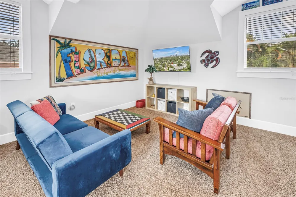 445 18TH AVENUE NE St Petersburg, FL 33704