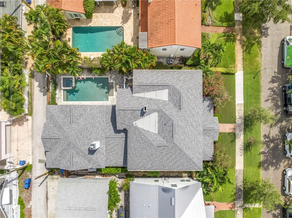 445 18TH AVENUE NE St Petersburg, FL 33704