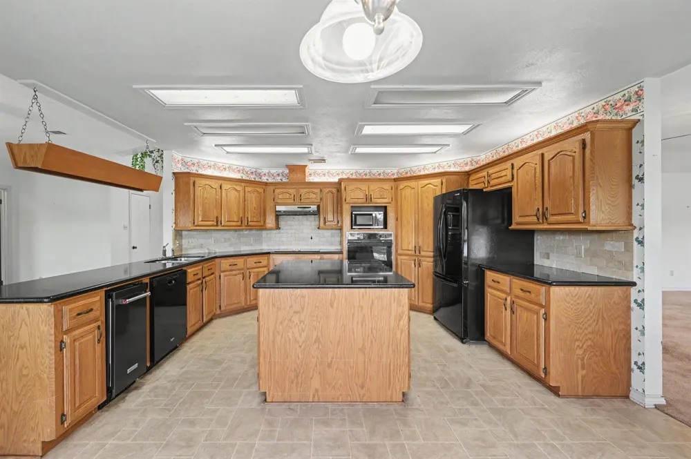 98 Glenheath Trinity, TX 75862