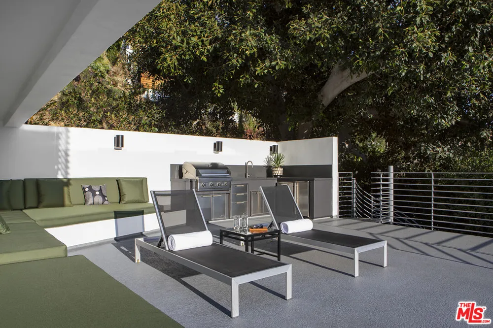 1517 Oriole Lane Los Angeles, CA 90069