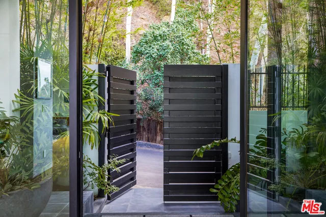 1517 Oriole Lane Los Angeles, CA 90069