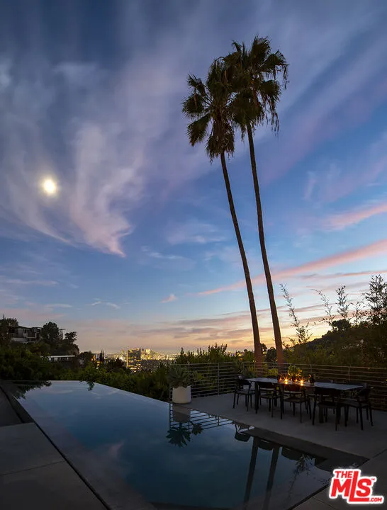 1517 Oriole Lane Los Angeles, CA 90069