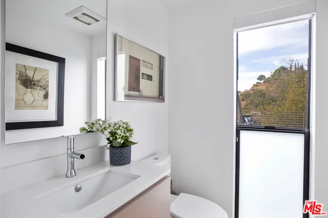 1517 Oriole Lane Los Angeles, CA 90069