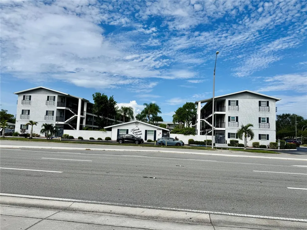 4050 4TH STREET #305 St Petersburg, FL 33703