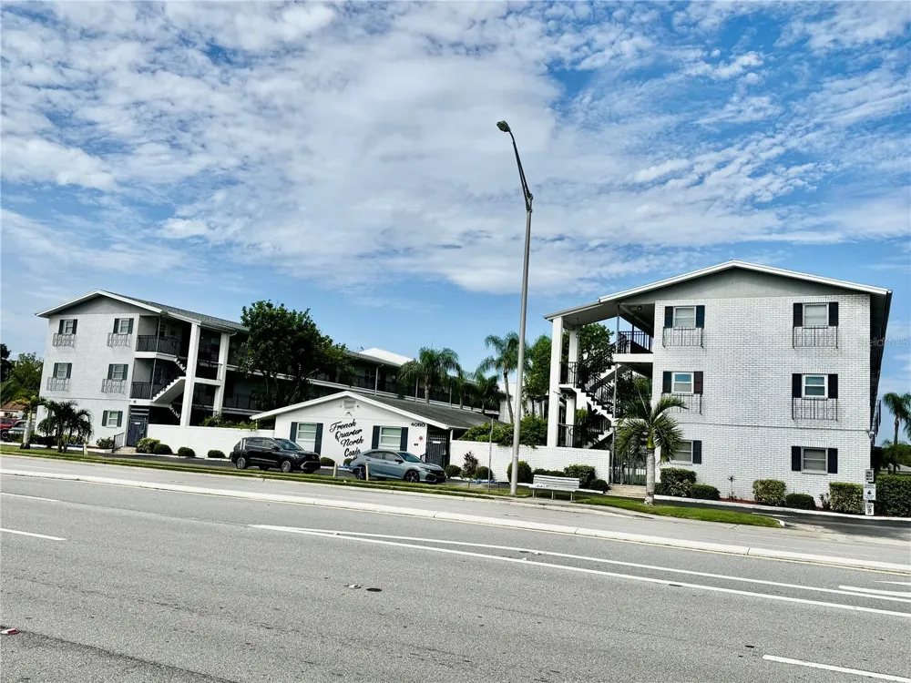 4050 4TH STREET #305 St Petersburg, FL 33703
