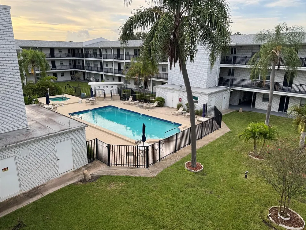 4050 4TH STREET #305 St Petersburg, FL 33703