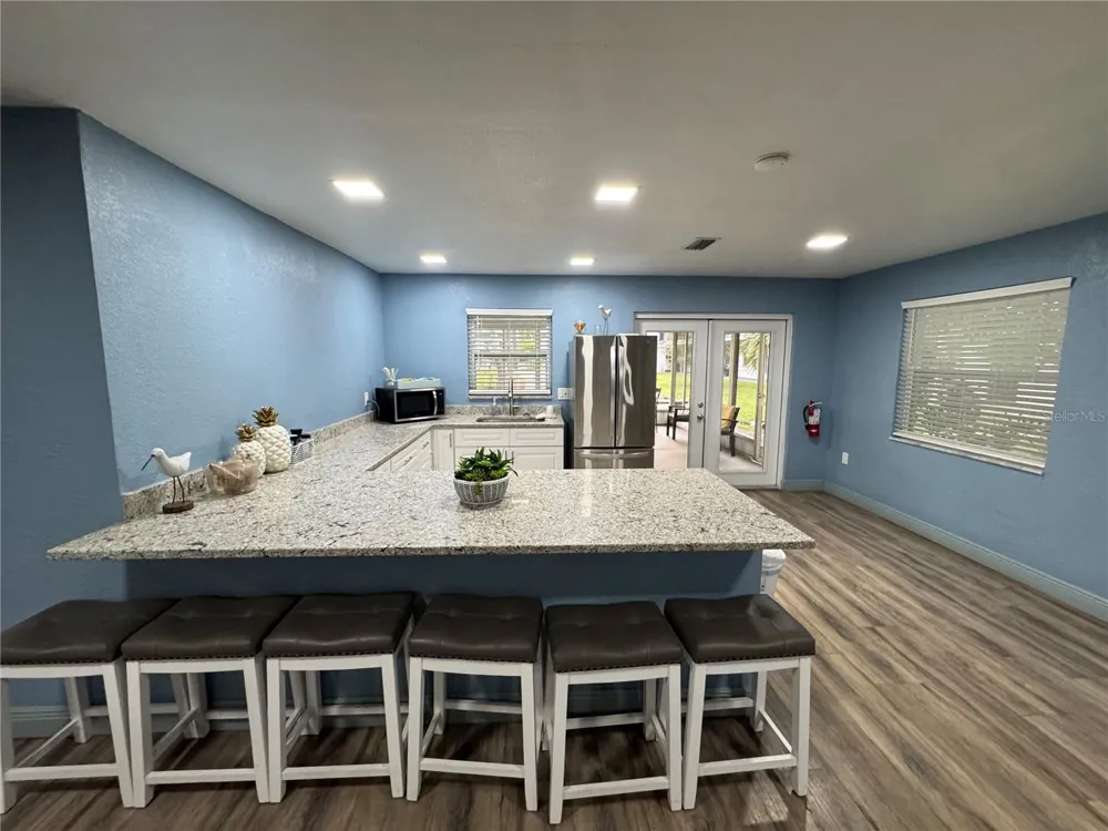 4050 4TH STREET #305 St Petersburg, FL 33703