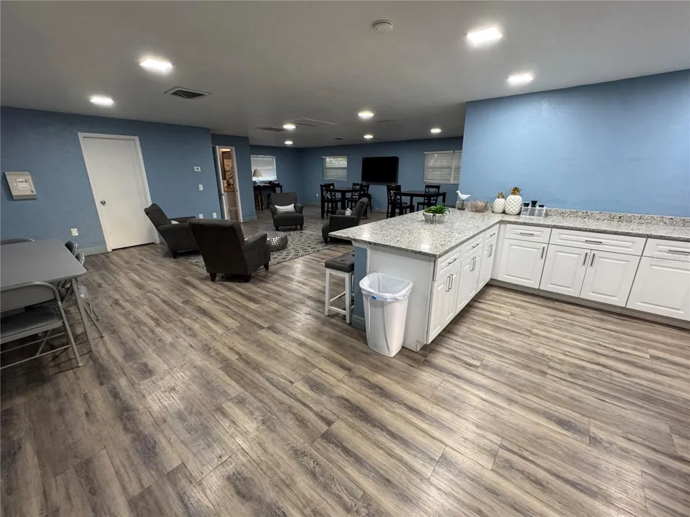 4050 4TH STREET #305 St Petersburg, FL 33703