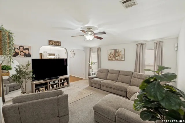 15822 MANES GRV San Antonio, TX 78247