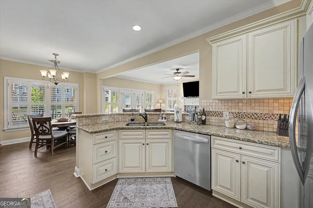 38 Grove Park CIR Cartersville, GA 30120