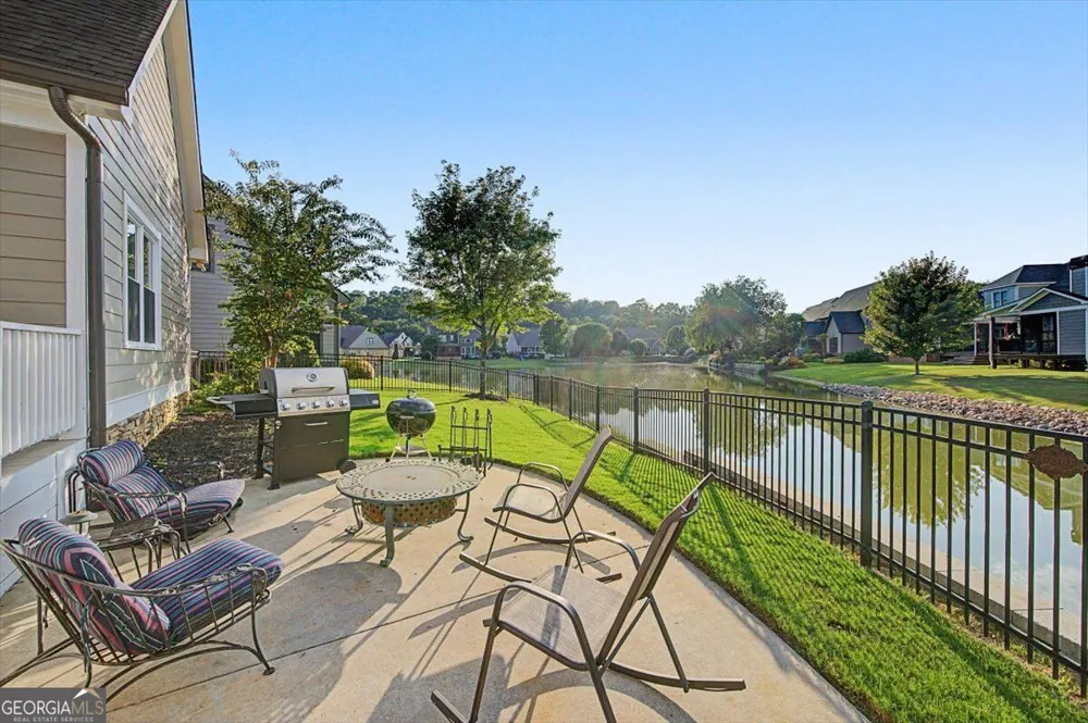 38 Grove Park CIR Cartersville, GA 30120